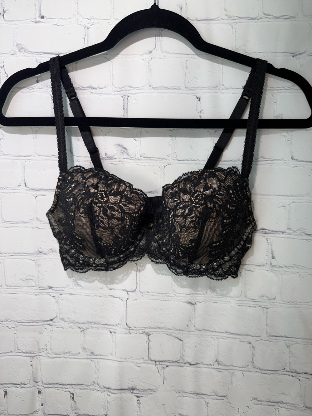 LeMystere size 32D underwire bra